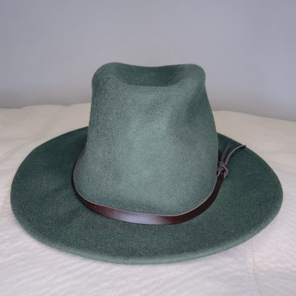 Women’s NWT 100% fedora wool hat olive green